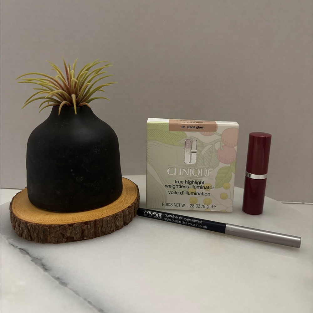 Clinique True Highlight Weightless Illuminator plus eyeliner and lipstick
